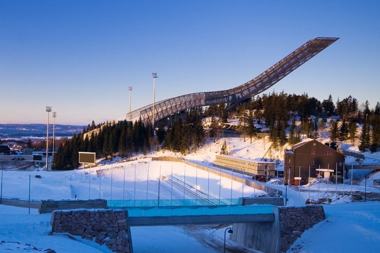 Holmenkollen, el trampolín para saltos de esquí